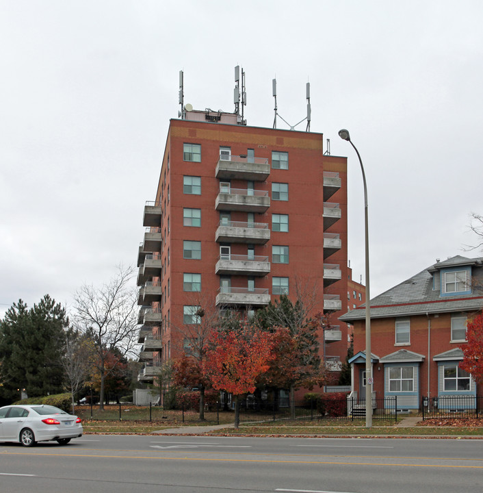 Prisma Residence in Whitby, ON - Building Photo