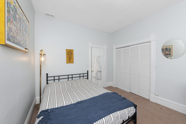 2050 N Bissell St, Unit # 02 in Chicago, IL - Foto de edificio - Building Photo