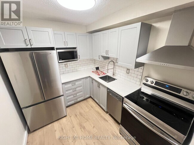 505 St. Laurent Blvd in Ottawa, ON - Building Photo - Building Photo