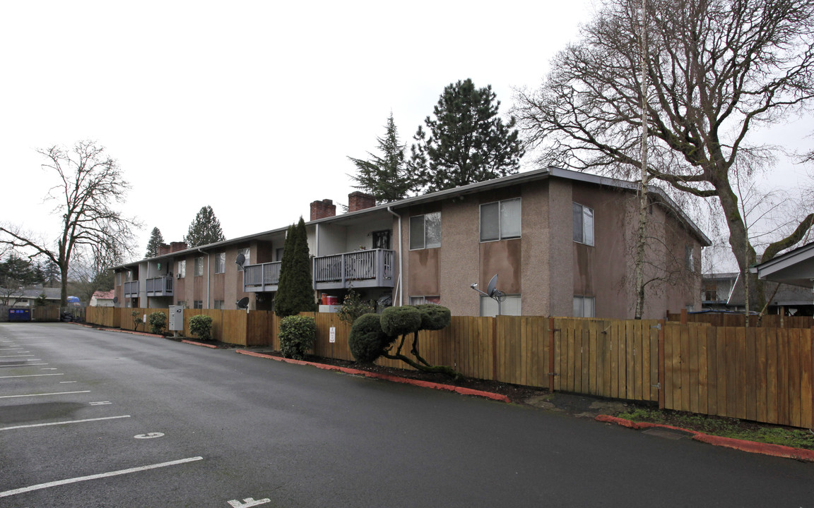 Lynn Lee Manor Apartments in Beaverton, OR - Building Photo