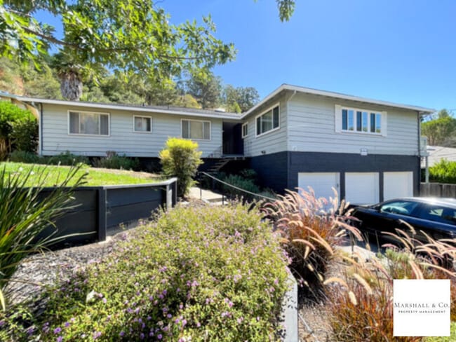 property at 86 Elizabeth Way