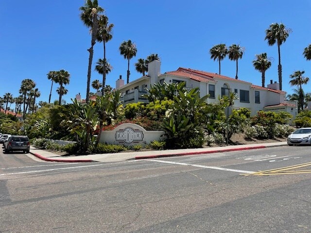13292 Salmon River Rd in San Diego, CA - Building Photo
