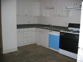 55 Hillside St in Boston, MA - Building Photo