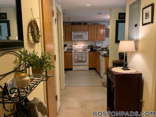 28 Queensberry St in Boston, MA - Building Photo - Building Photo