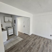 138 S 10th St, Unit 1 in Newark, NJ - Foto de edificio - Building Photo