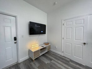 29 Oviedo Ave in Coral Gables, FL - Building Photo - Building Photo
