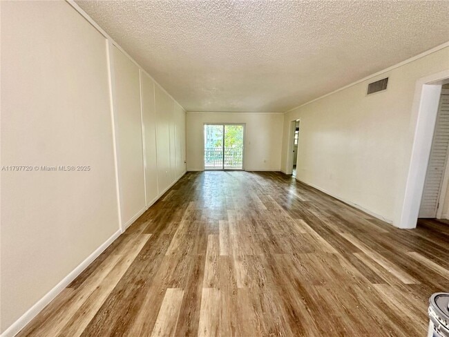 201 Galen Dr in Key Biscayne, FL - Building Photo - Building Photo