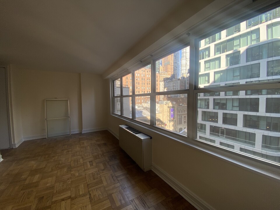 864 8th Ave in New York, NY - Building Photo