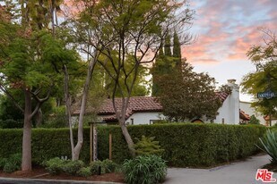 951 N Martel Ave in Los Angeles, CA - Building Photo