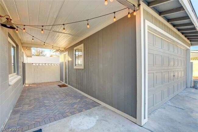 4044 Pepe Cir in Las Vegas, NV - Building Photo - Building Photo