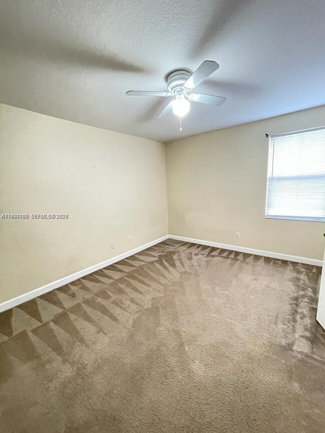 19183 N Hibiscus St in Weston, FL - Building Photo - Building Photo