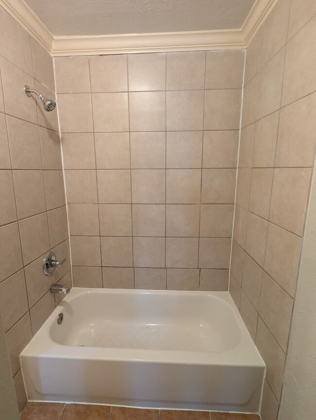 7200 Clarewood Dr in Houston, TX - Building Photo - Building Photo