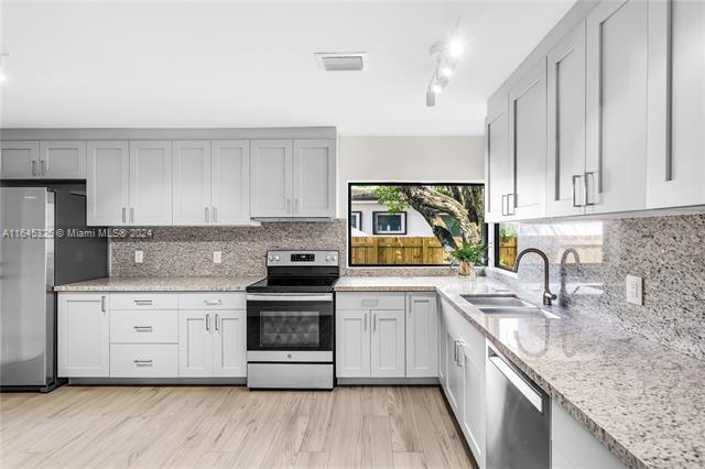 435 NE 114th St in Miami, FL - Building Photo