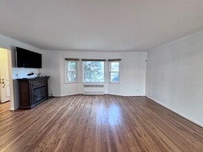 757 Leslie Ln in East Meadow, NY - Building Photo - Building Photo