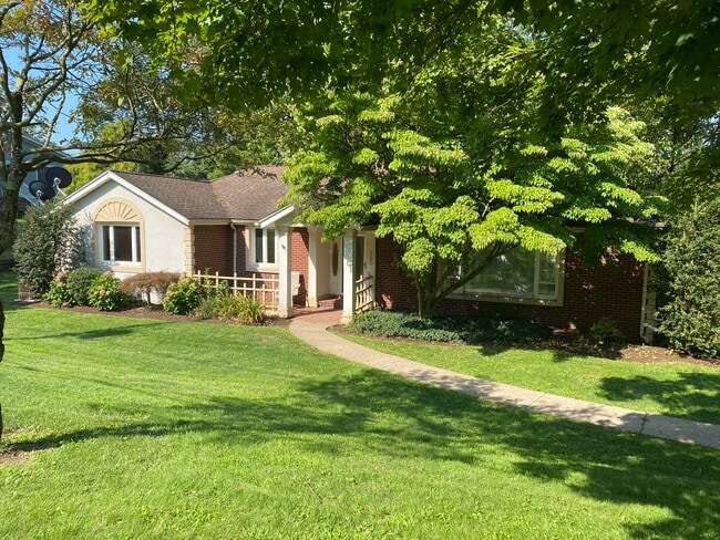 property at 150 N 7th St