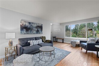 10526 Alton Ave NE in Seattle, WA - Building Photo - Building Photo