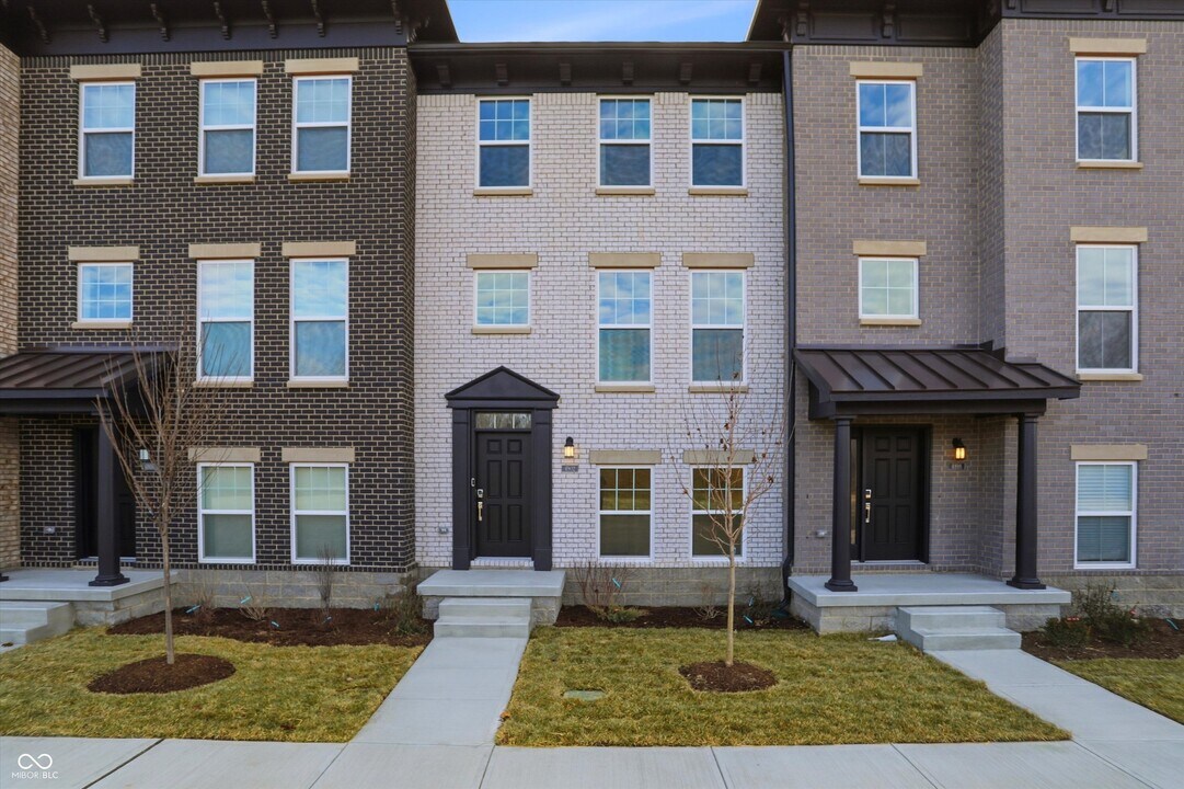 4902 Gilet Dr in Noblesville, IN - Building Photo