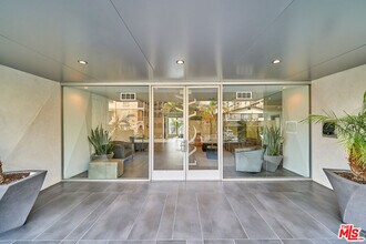 425 S Willaman Dr in Los Angeles, CA - Building Photo - Building Photo