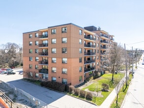 Ridout Towers in London, ON - Building Photo - Building Photo