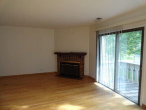 686 Scanlon Dr in Wheeling, IL - Building Photo - Building Photo