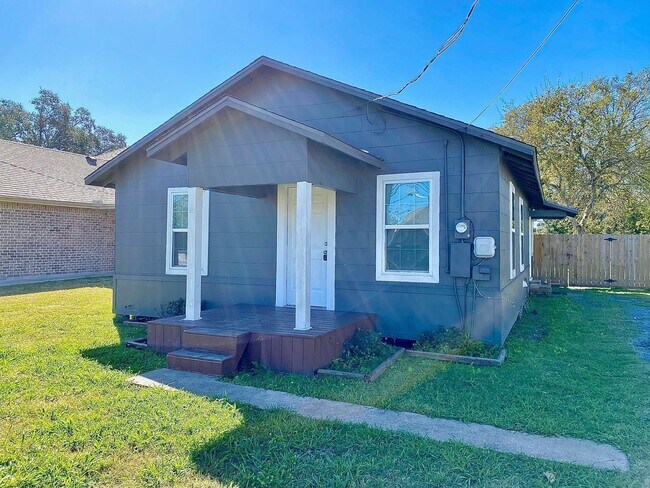 property at 407 N 2 1/2 St