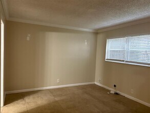 5811 NW 17th Pl, Unit L in Sunrise, FL - Foto de edificio - Building Photo