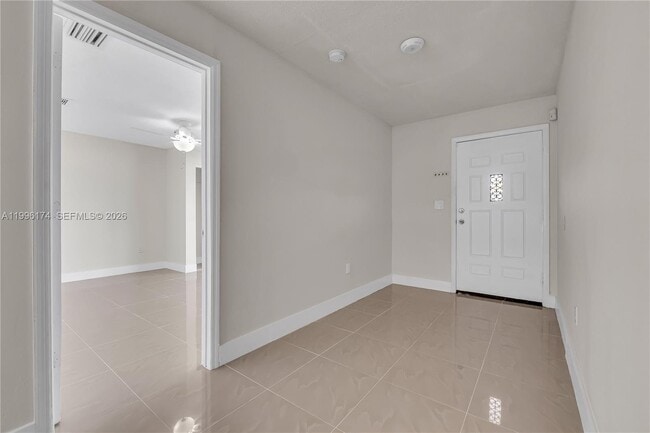 8400 NW 25th St in Sunrise, FL - Building Photo - Building Photo