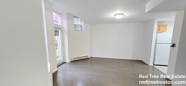 112 Queensberry St, Unit B