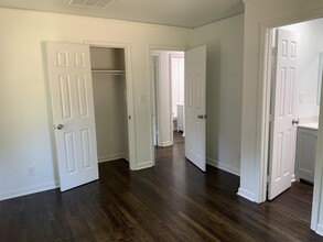 381 Sargent Dr SE in Atlanta, GA - Building Photo - Building Photo