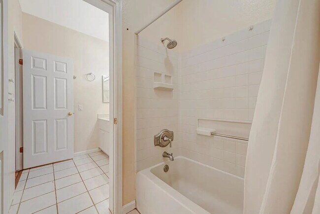 980 Lake Isabella Way-Unit -unit 22 in San Jose, CA - Building Photo - Building Photo