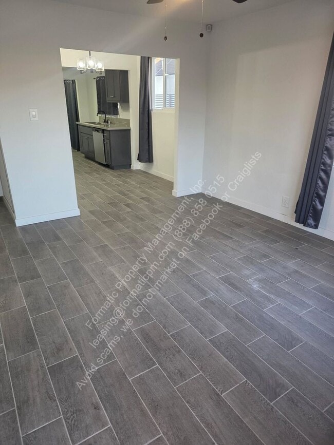 120 E Century Blvd in Los Angeles, CA - Building Photo - Building Photo