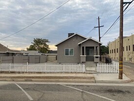 310 7th St in Taft, CA - Building Photo