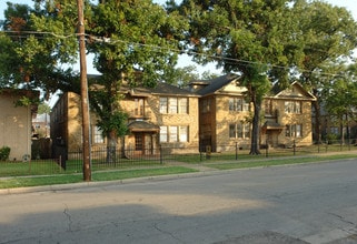 4927-4931 Bryan St in Dallas, TX - Building Photo - Building Photo