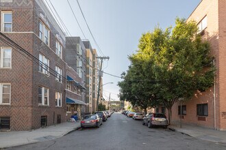 Williamsbridge Gardens in Bronx, NY - Building Photo - Building Photo