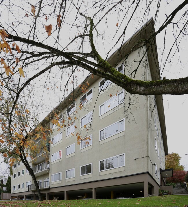 Redwood Manor in New Westminster, BC - Building Photo - Building Photo