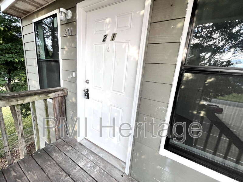 606 Virginia St in Springdale, AR - Building Photo