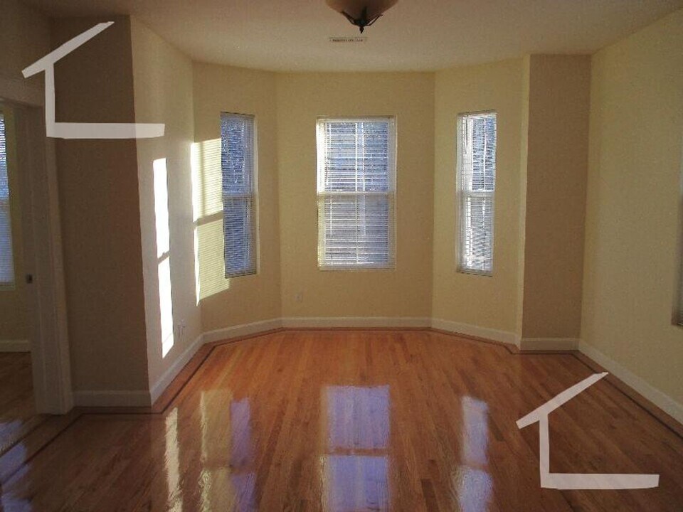 225 Boylston St in Brookline, MA - Building Photo