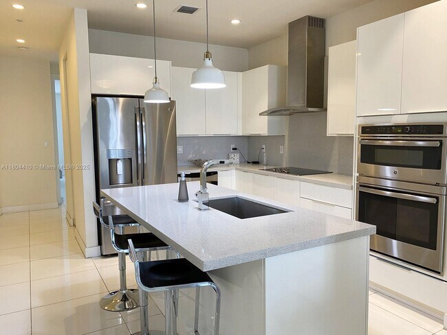 10220 NW 63rd Ter, Unit 213 in Doral, FL - Building Photo - Building Photo