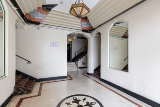 Bright & Inviting 1-Bedroom Apartment in Los Angeles, CA - Foto de edificio - Building Photo