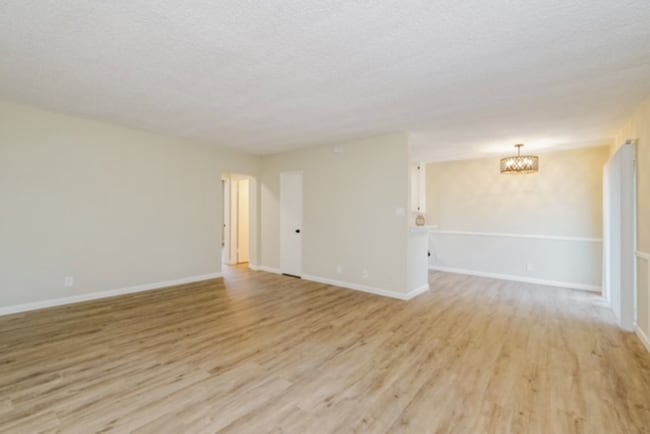 59 Esperanza Ave, Unit D in Sierra Madre, CA - Foto de edificio - Building Photo