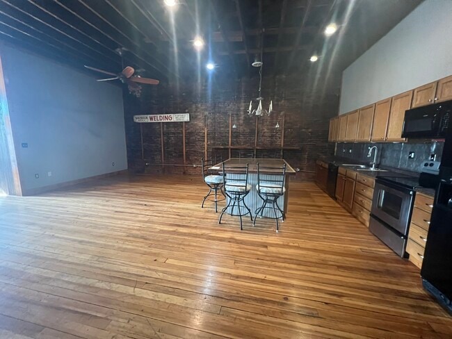 921 Broad St, Unit Y
