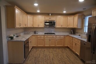 1444 NW Canyon Dr in Redmond, OR - Building Photo - Building Photo