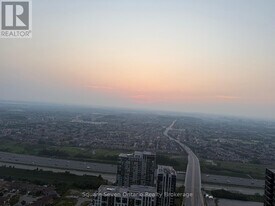 430 Square One Dr in Mississauga, ON - Building Photo