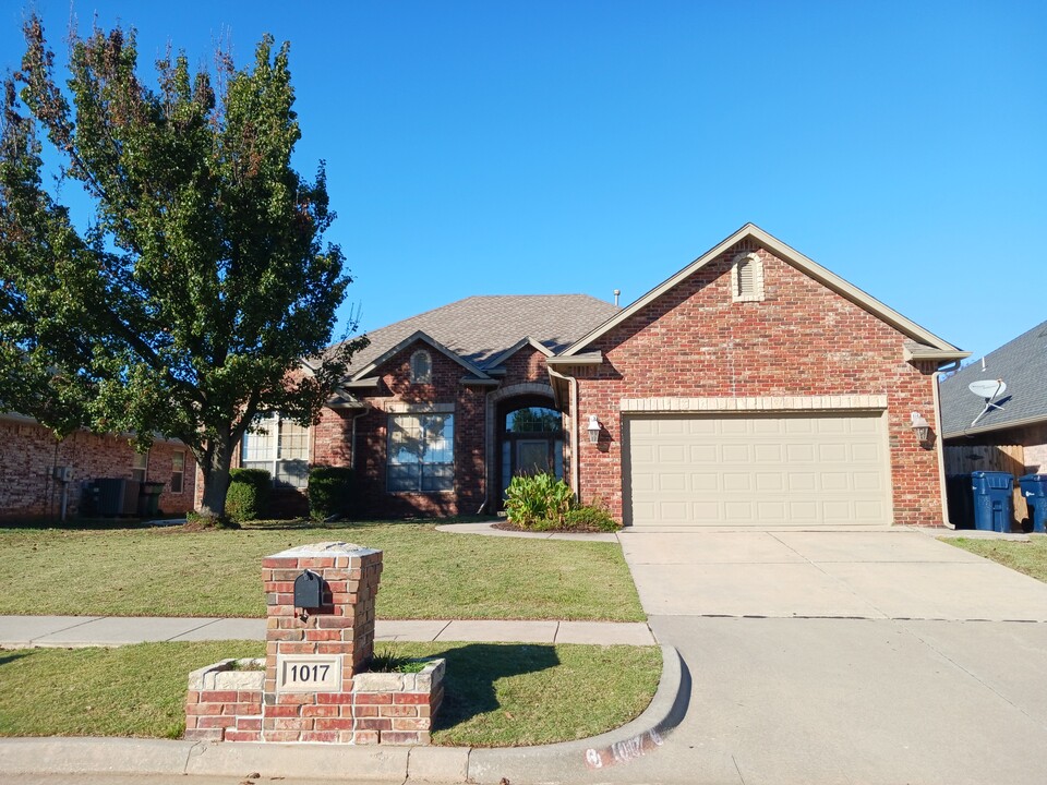 1017 SW 129th St in Oklahoma City, OK - Building Photo