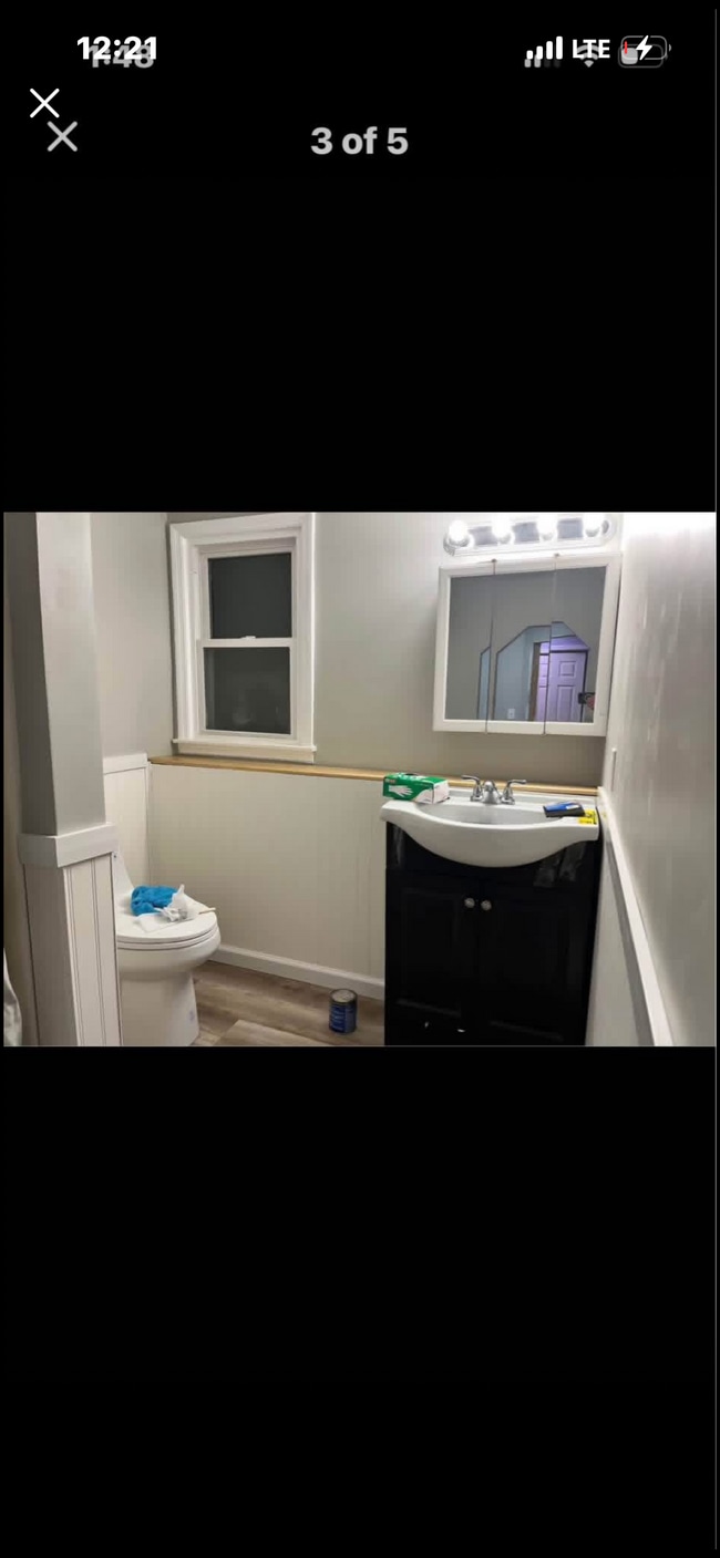 96 N Greenfield Rd in Porter Corners, NY - Foto de edificio - Building Photo