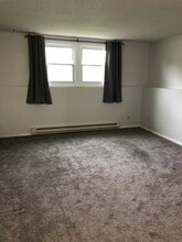 1004 Terrace Dr in Onalaska, WI - Foto de edificio - Building Photo