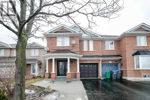 25 Dunure Crescent in Brampton, ON - Building Photo