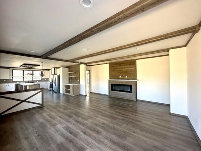 760 SE Grizzly Rd in Madras, OR - Building Photo - Building Photo