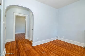 20 Russell Rd, Unit 2F in Albany, NY - Foto de edificio - Building Photo