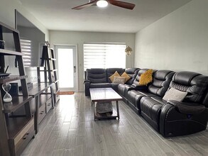 1430 NE 149th St in North Miami, FL - Building Photo - Building Photo